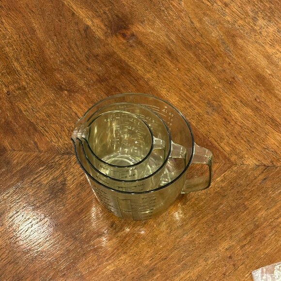 vintage Rubbermaid measuring cups (set of 3) - Picture 2 of 6